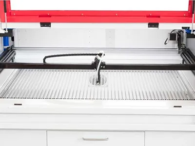 CO₂ Laser Cutting Machine